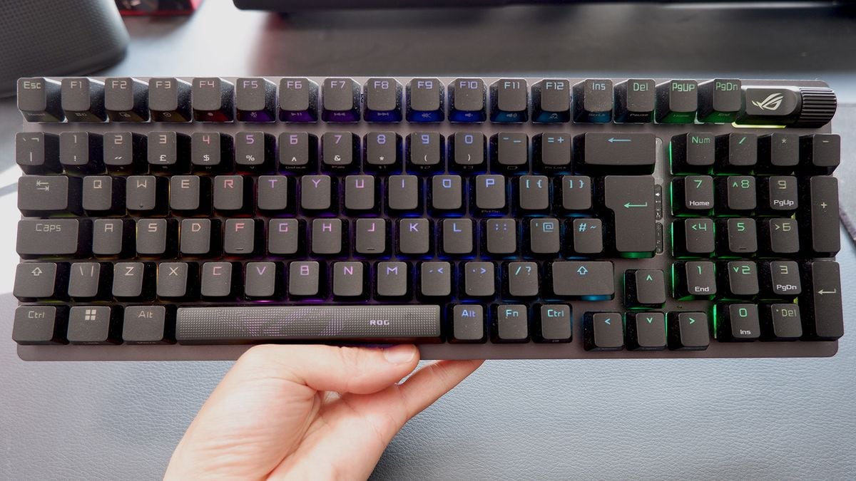 El teclado que Logitech pensó para los que viven con la mano encima del teclado: trabajo, partida y de nuevo a la pantalla