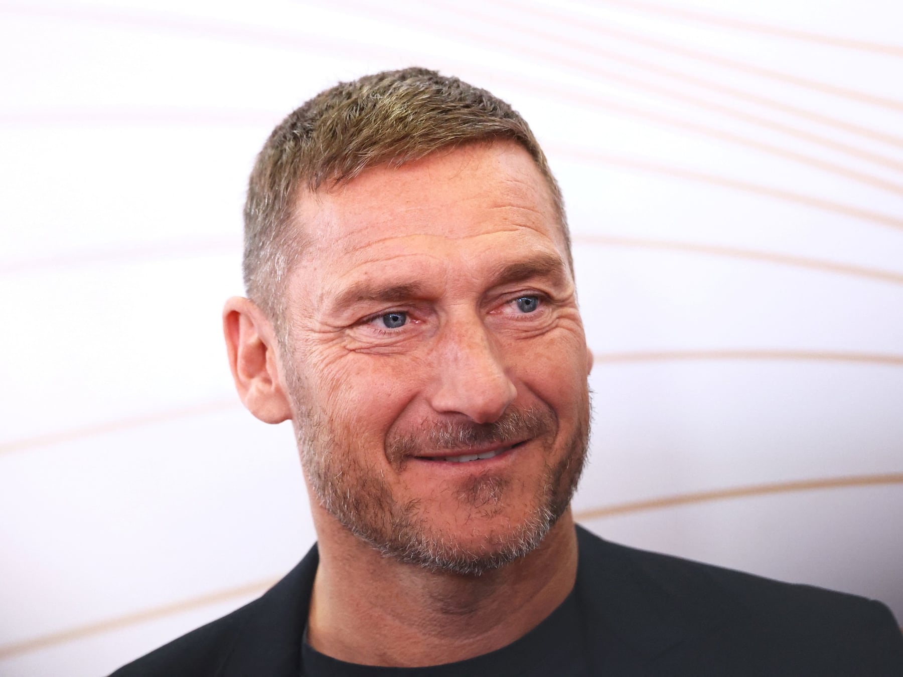 Totti cambia la pelota de fútbol por un escritorio y un proyecto: ahora asesora a un club de básquet de la capital italiana