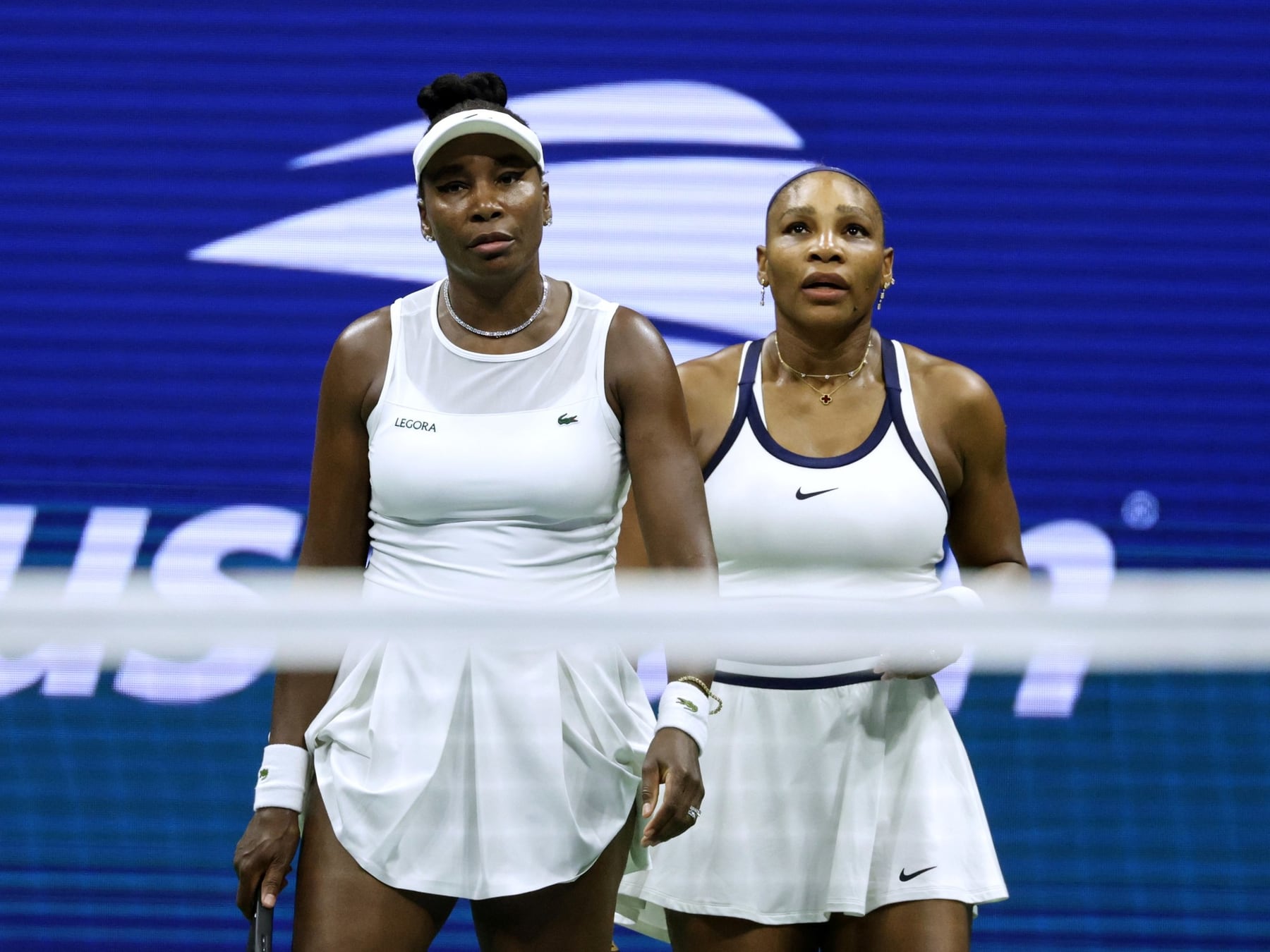 Volvieron las Williams al doble del US Open, ovacionadas en el Arthur Ashe, pero se despidieron en primera ronda