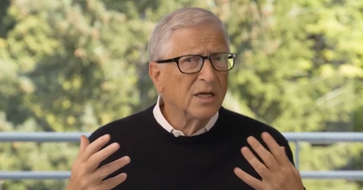 Bill Gates advierte que la inteligencia artificial puede generar más daños que beneficios si no se regula fuera de la industria tecnológica