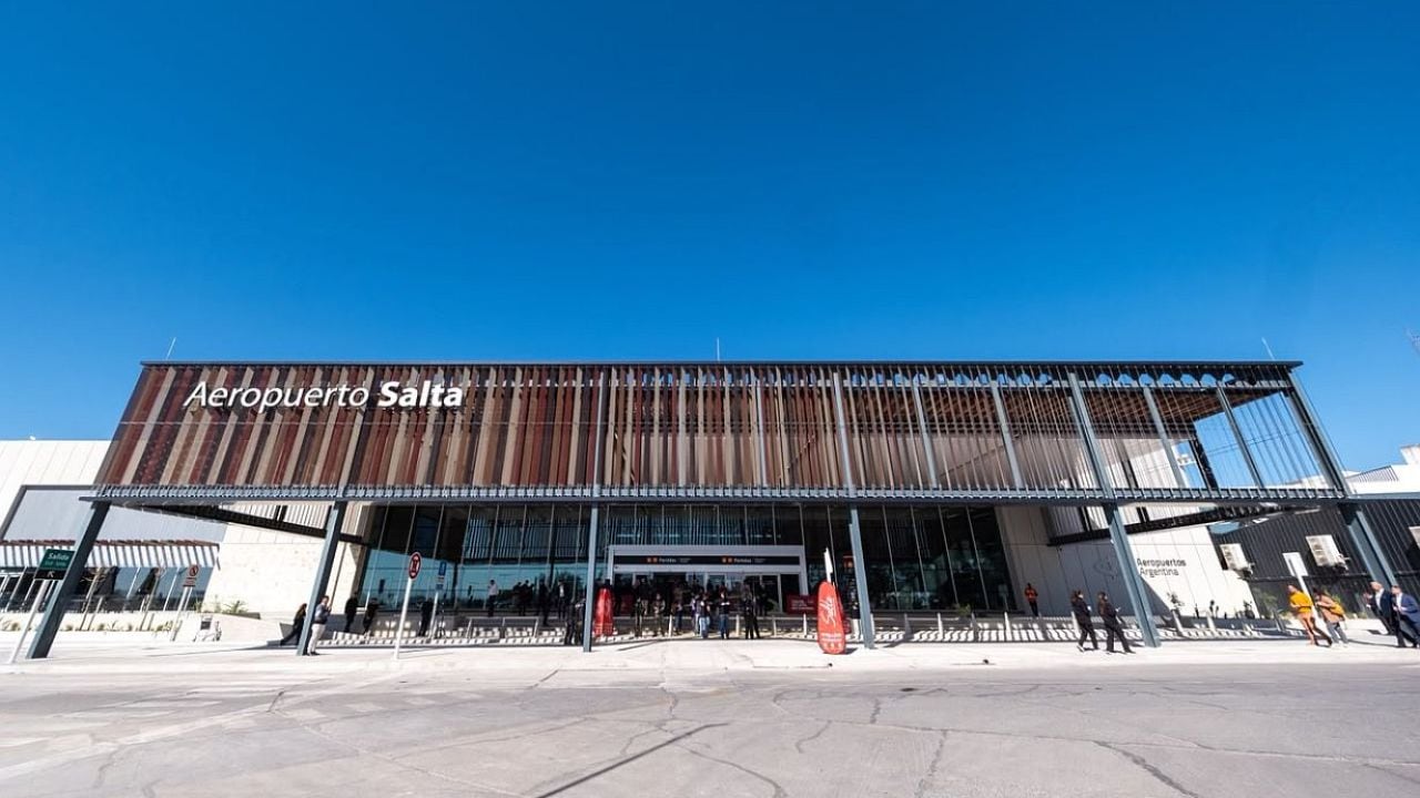 Dos aeropuertos, una misma pulseada: Salta se da el gusto, San Rafael va por la suya