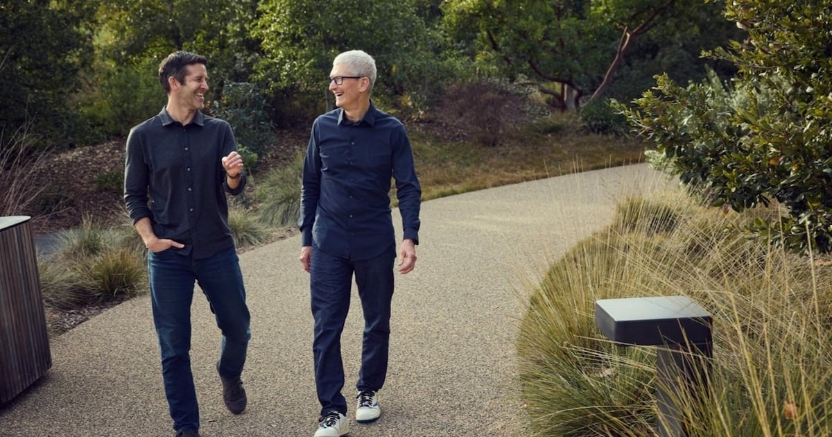 Apple corre la inteligencia artificial dentro del propio teléfono y reescribe a Siri desde cero