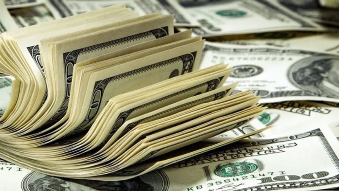 El blue se ancla en $1.545 y la cotización tarjeta perfora el umbral de los $1.995