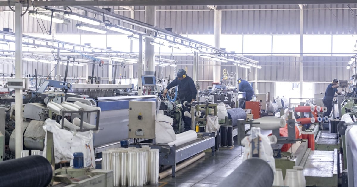 Pymes industriales en alerta: achican turnos, reorientan su producción y resisten los despidos