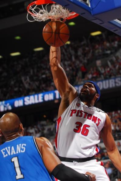 El pívot que se negó a tirar de tres: mil partidos en la NBA sin pisar la línea