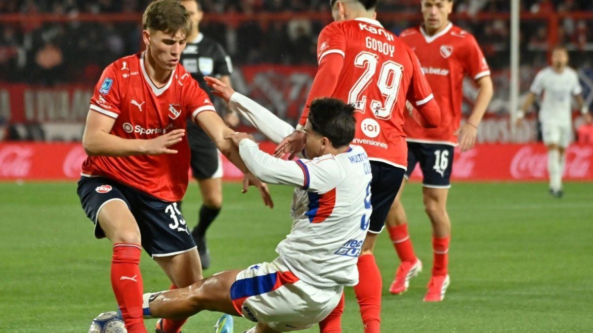 El Rojo se durmió y el Ciclón se llevó un punto que le sabe a gloria