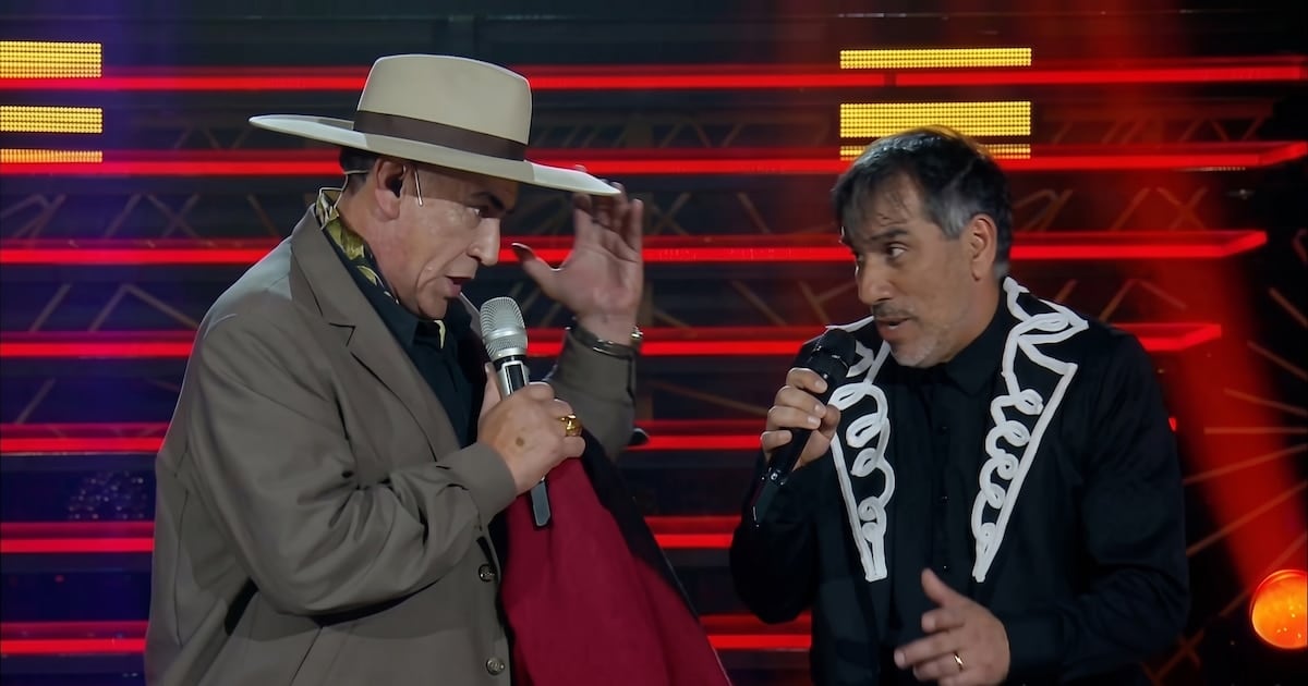 Pipino Cuevas cantó con el Chaqueño Palavecino, tropezó con la letra y salvó su lugar en Es mi sueño