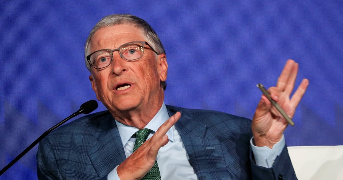 Bill Gates describió usos concretos de la inteligencia artificial en hospitales, el campo y la ciencia