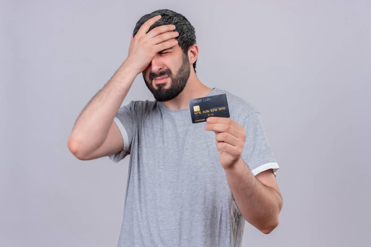 Tarjeta de crédito: cómo se compone la deuda que queda al pagar solo el mínimo y por qué los intereses siguen creciendo