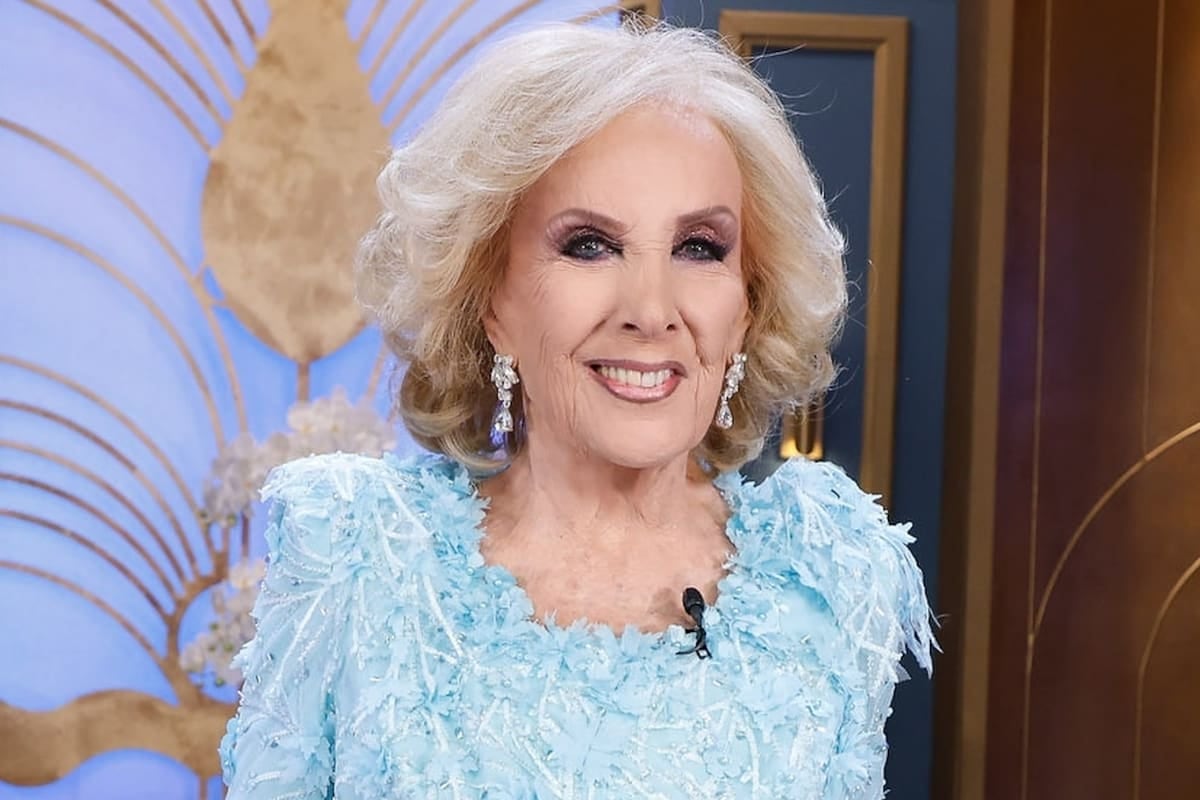 La tos que frena a Mirtha: Juana Viale vuelve a calzarse el delantal de los domingos