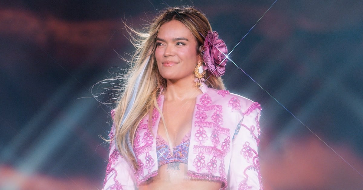 Karol G encendió el MetLife con mariachis, fuegos artificiales y el debut en vivo de "BbY Wow"