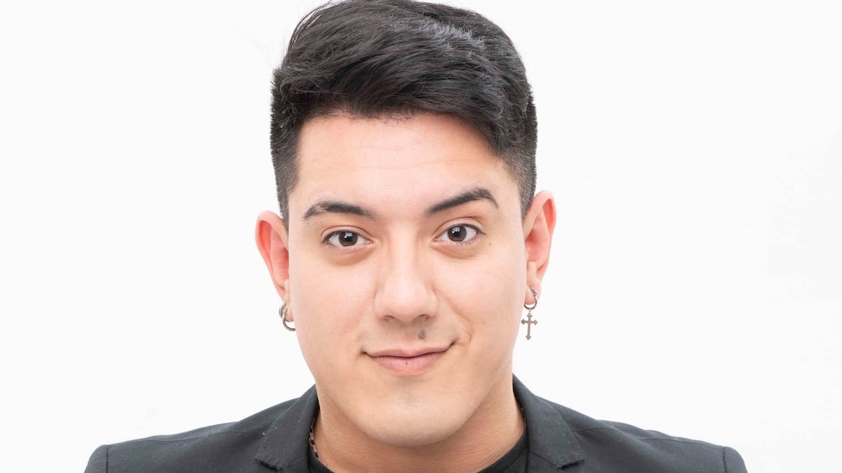 De las pelucas al micrófono propio: Iván Ramírez se prueba como cantante en la televisión