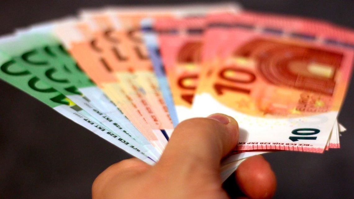 El euro blue arrancó el miércoles con una suba de seis pesos y se vende a 1.855,75 en el mercado paralelo
