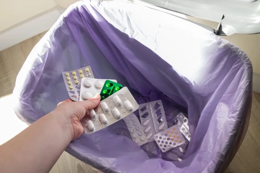 Medicamentos vencidos en la calle: el municipio de Neuquén salió a retirarlos y volvió a marcar el camino del descarte seguro