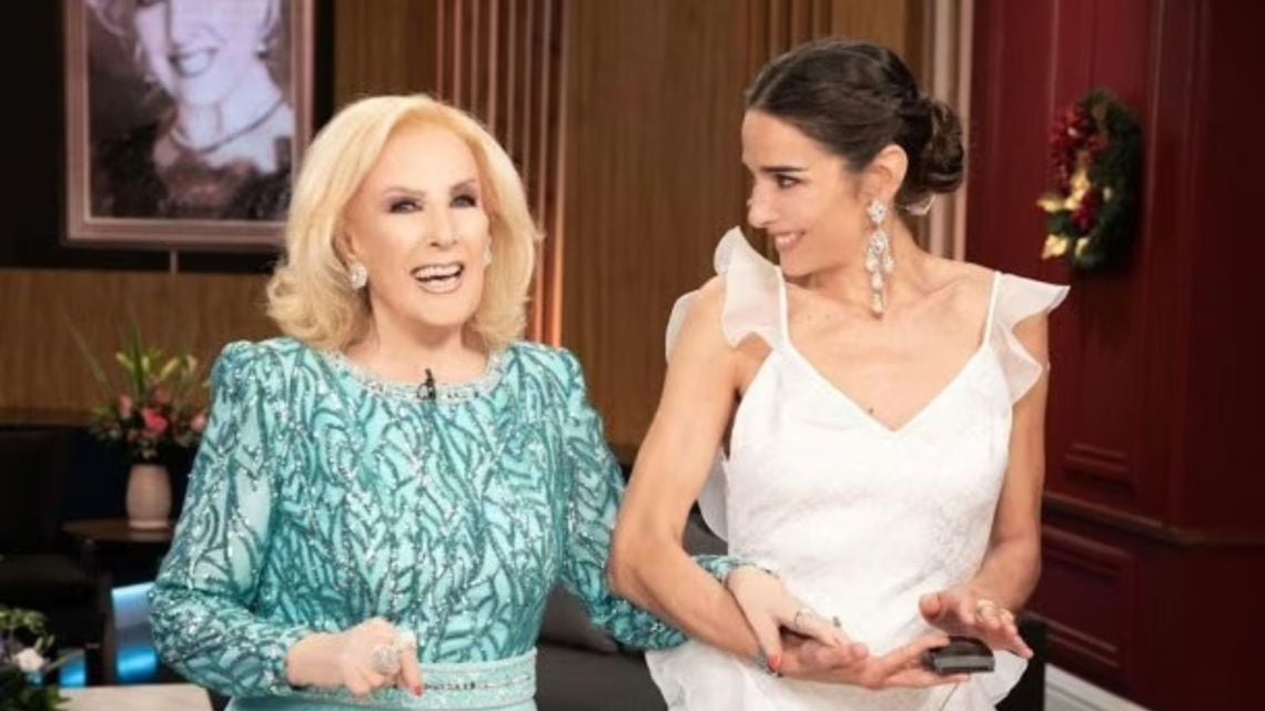 Juana Viale se queda al frente del fin de semana mientras Mirtha Legrand se repone en el Mater Dei
