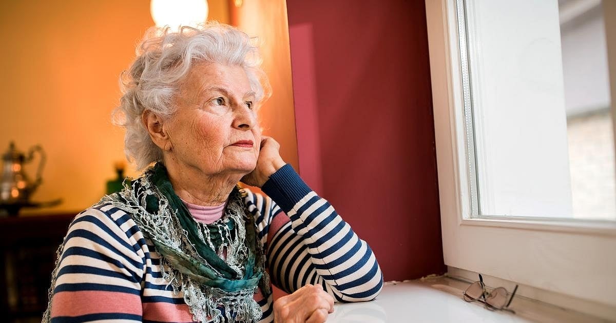 Sentirse solo pesa más en la salud que estar aislado: un estudio británico midió la diferencia