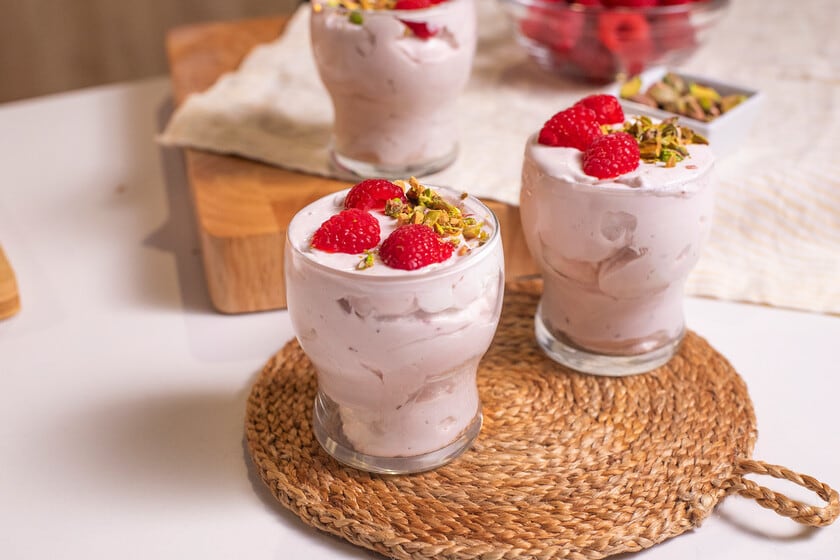 Una mousse de frambuesas sin huevo que se arma en quince minutos y se enfría antes de servir