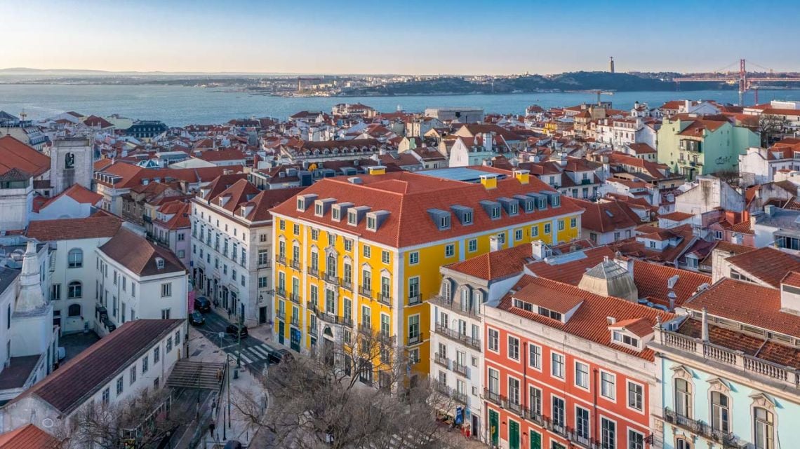 Dormir en un palacio del siglo XVIII y que te sirvan vino: así es el hotel más raro de Lisboa
