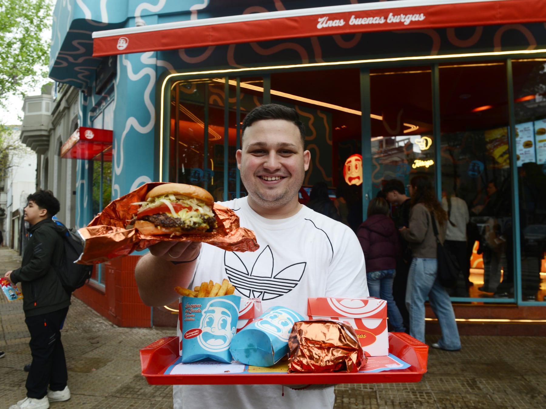 Gordis Burger debuta en Palermo con cinco opciones de smash burger y una de pollo entre los 16.000 y los 28.000 pesos
