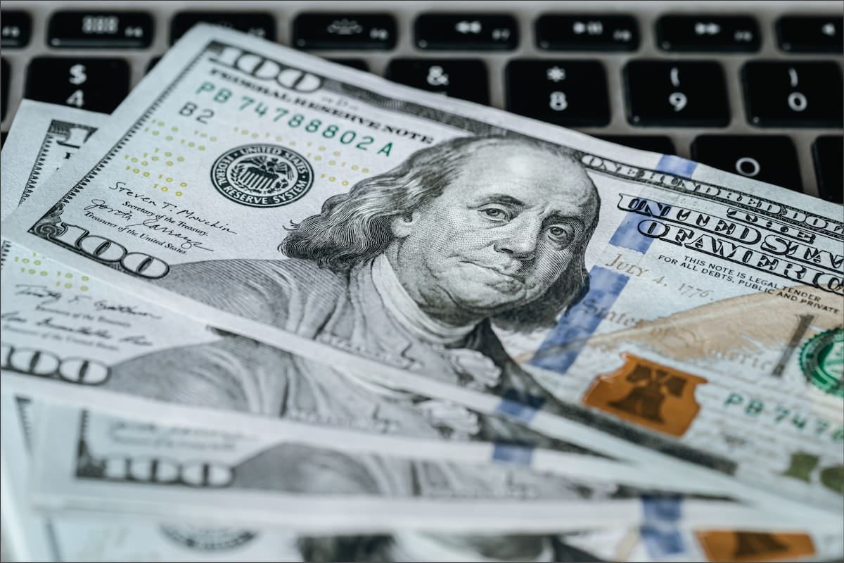 El dólar oficial se mantiene en $1540 y el blue en $1560 tras el cierre semanal