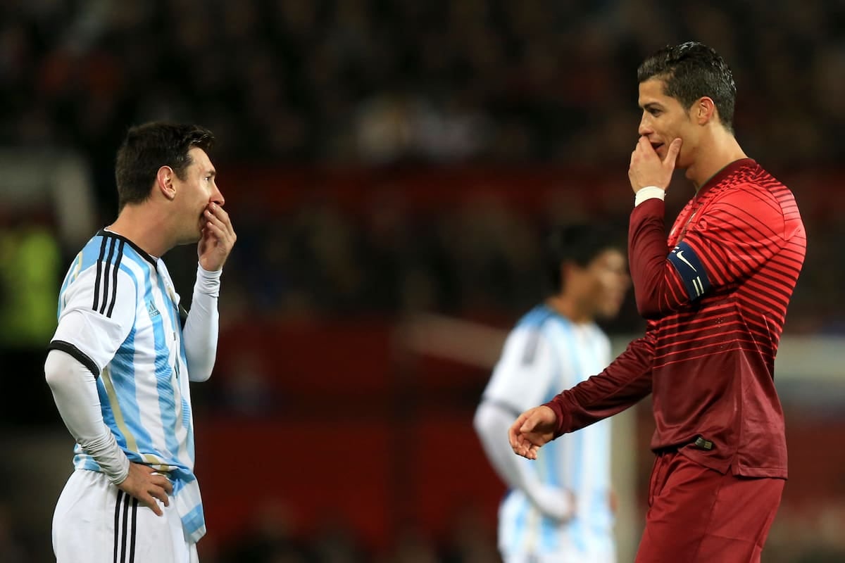 Ronaldo se fue enojado, Messi se fue ovacionado: la foto que resume una semana de los dos