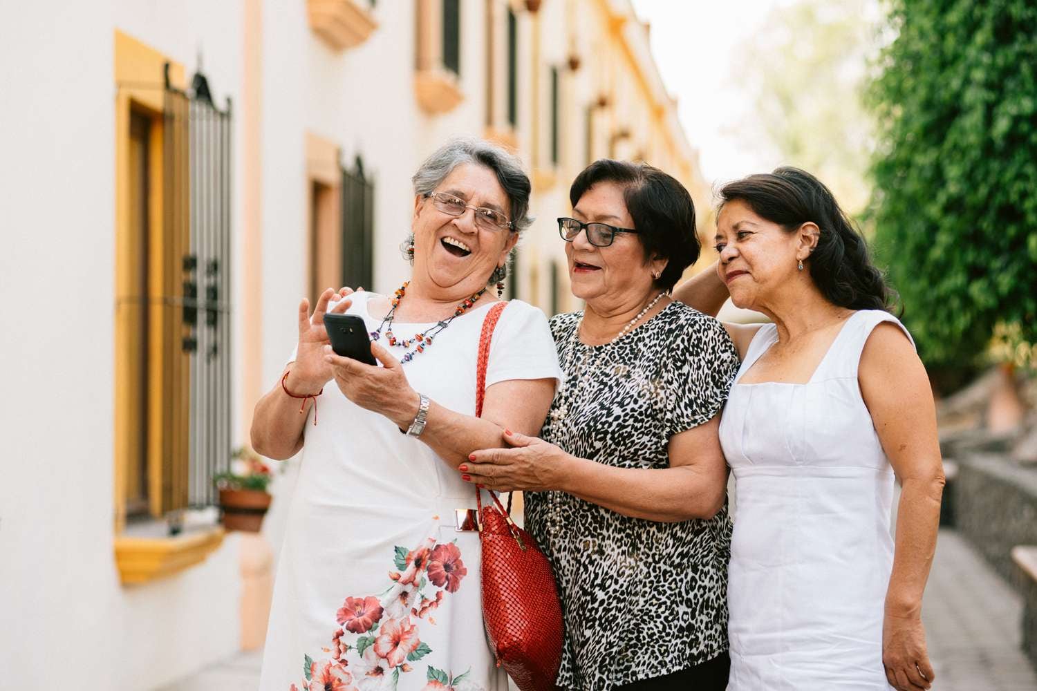 A los 85 años, dos amigas tejanas que ya recorrieron medio mundo se preparan para cruzar Asia