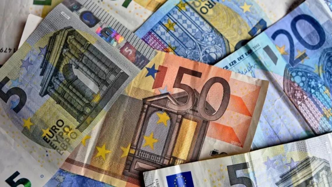 El euro blue culminó la rueda en $1.832,75 y recortó $6 frente al cierre previo
