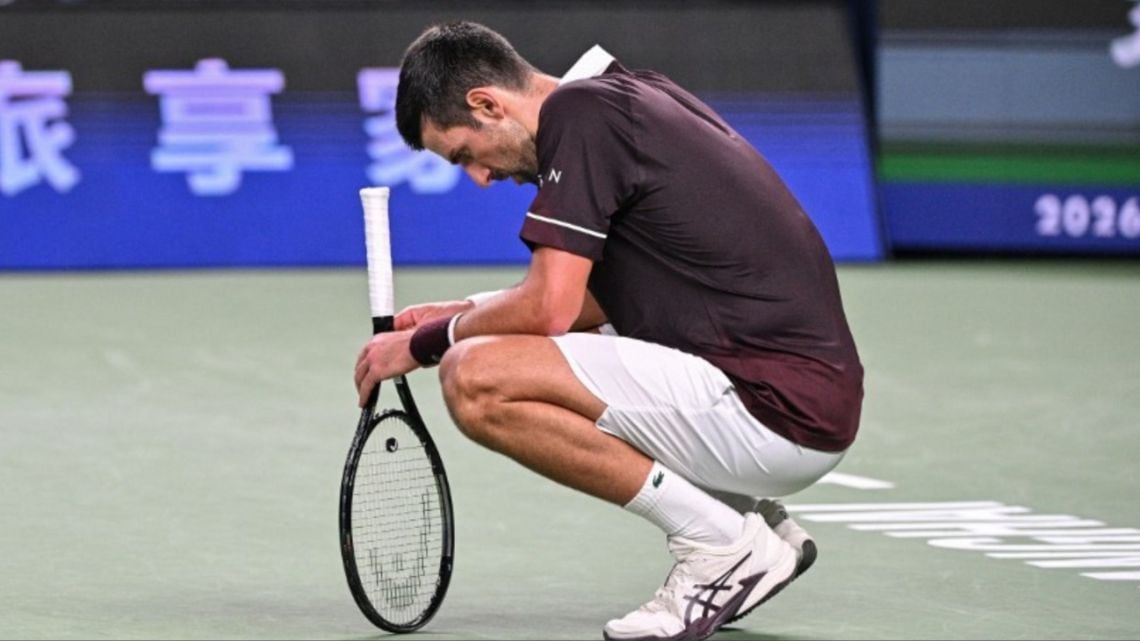 El serbio tropezó en la hora clave: Djokovic se despidió de Shanghái y ahora la mira está en París