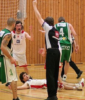 La Gloria se impuso a pura épica en Alta Córdoba: Instituto le ganó a Ferro 97 a 94 en doble suplementario