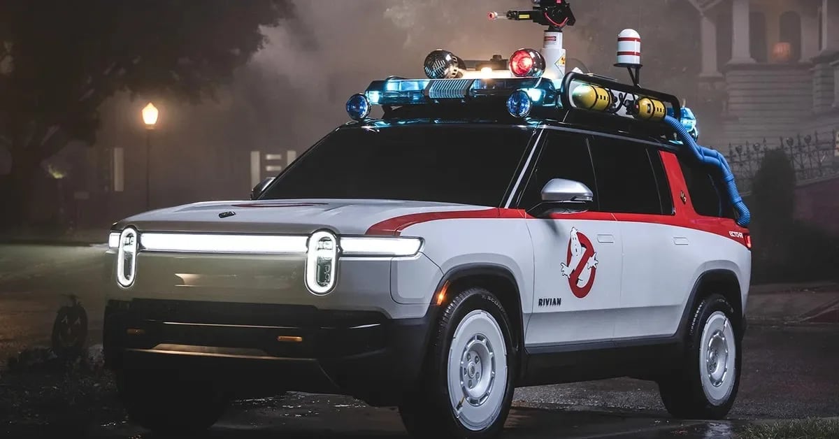 Bill Murray vuelve a vestirse de Venkman y se sube a una camioneta eléctrica con estética de Cazafantasmas
