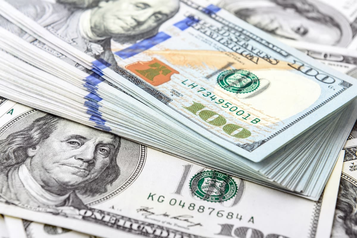 Tras el feriado, el dólar vuelve a operar en calma y la inflación porteña muestra señales moderadas