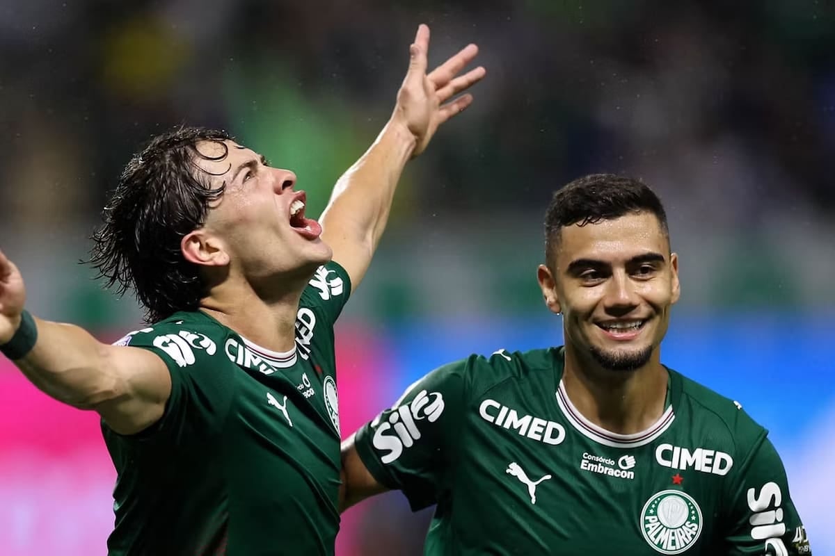 Palmeiras goleó a un Corinthians que se cae a pedazos y ahora apuesta a Seedorf para zafar del descenso