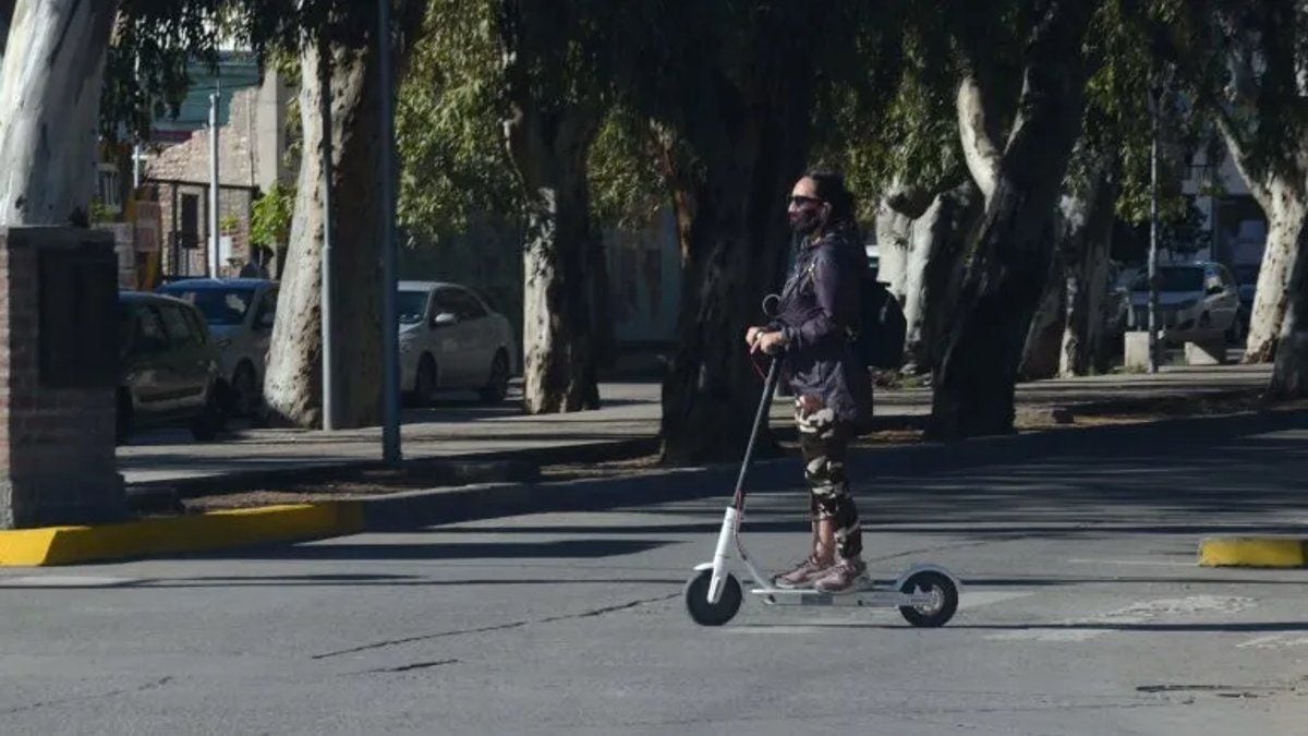 Neuquén suma cien monopatines eléctricos a su sistema de movilidad urbana y prepara una prueba piloto antes del verano
