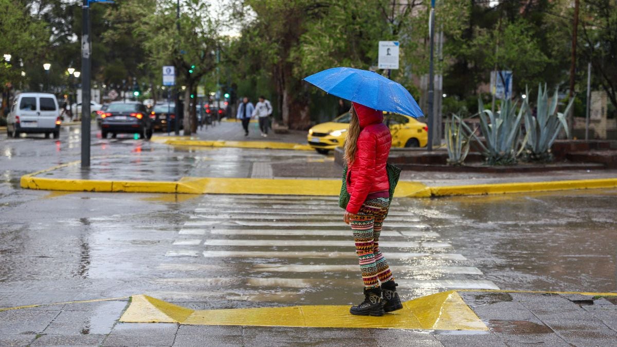 Neuquén bajo alerta naranja: seis departamentos se preparan para una jornada de tormentas severas y granizo