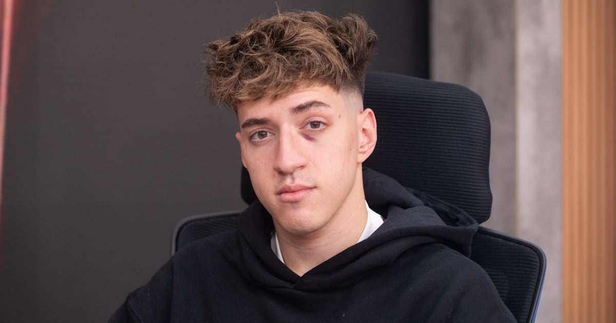 Baulo se calza el guardapolvo de la tele grande y se sienta en la mesa de Tinelli