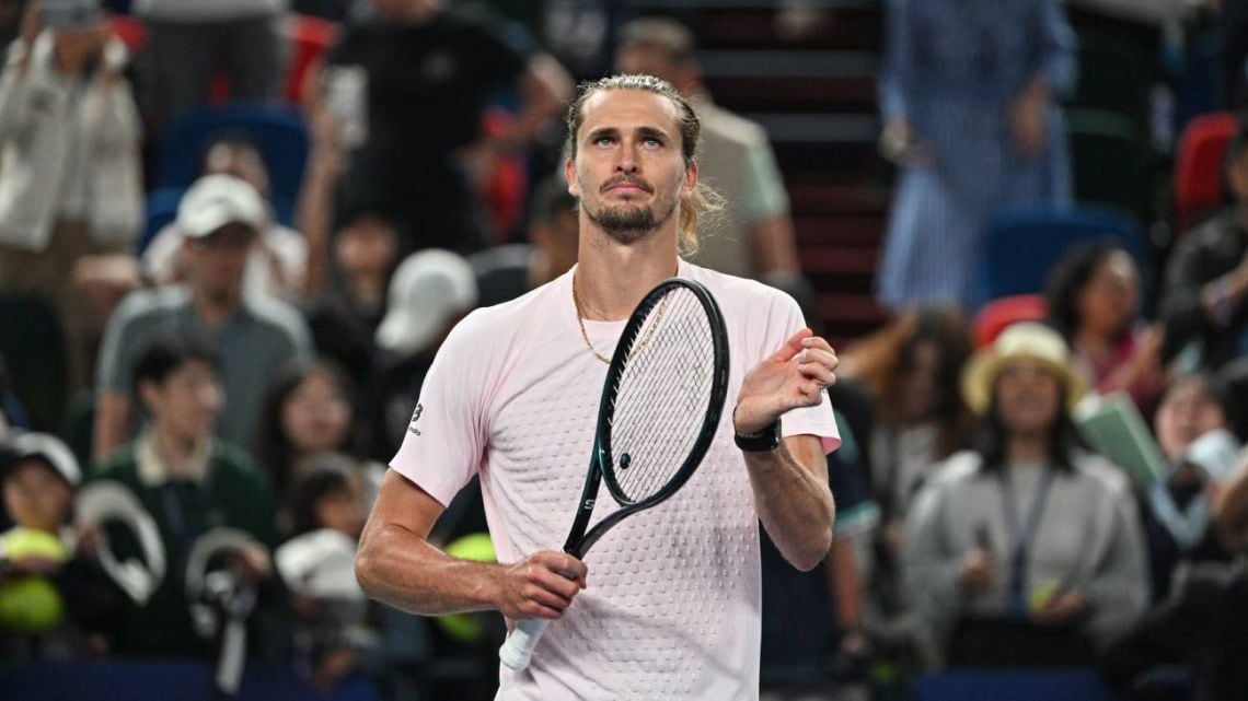 Dos tie breaks, 20 aces y una victoria que le sacó chispas: Zverev se metió en cuartos en Shanghái
