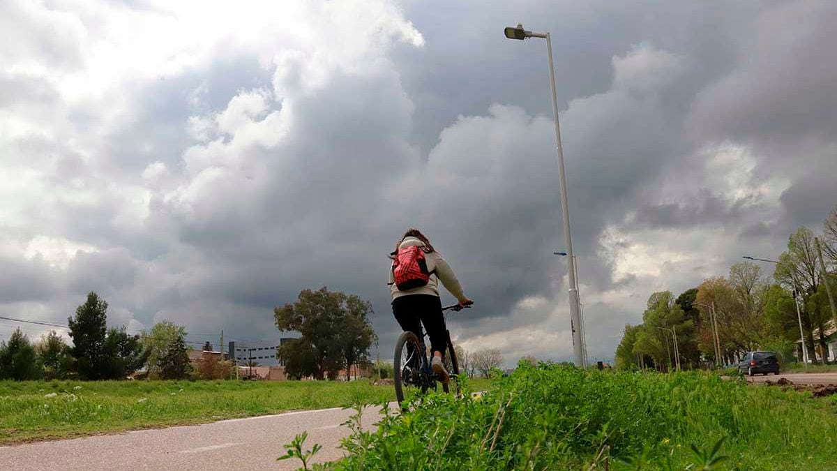 Semana bajo techo: la lluvia se instala en Neuquén y el finde se complica con tormentas