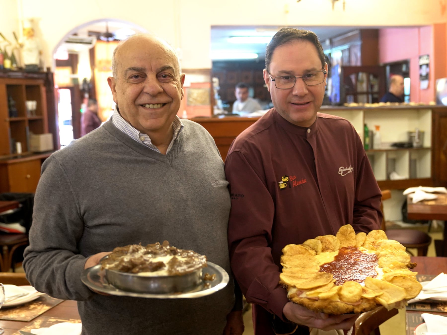 Un bodegón de 1908 que sobrevive en Villa Devoto y todavía hace sudar a la milanesa napolitana