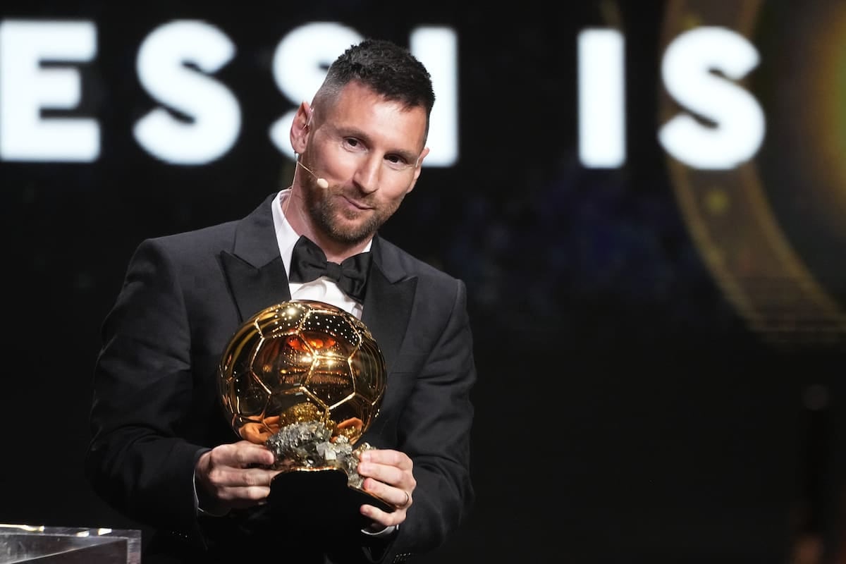 Messi va por la novena y se planta en Londres con el subcampeonato del mundo bajo el brazo