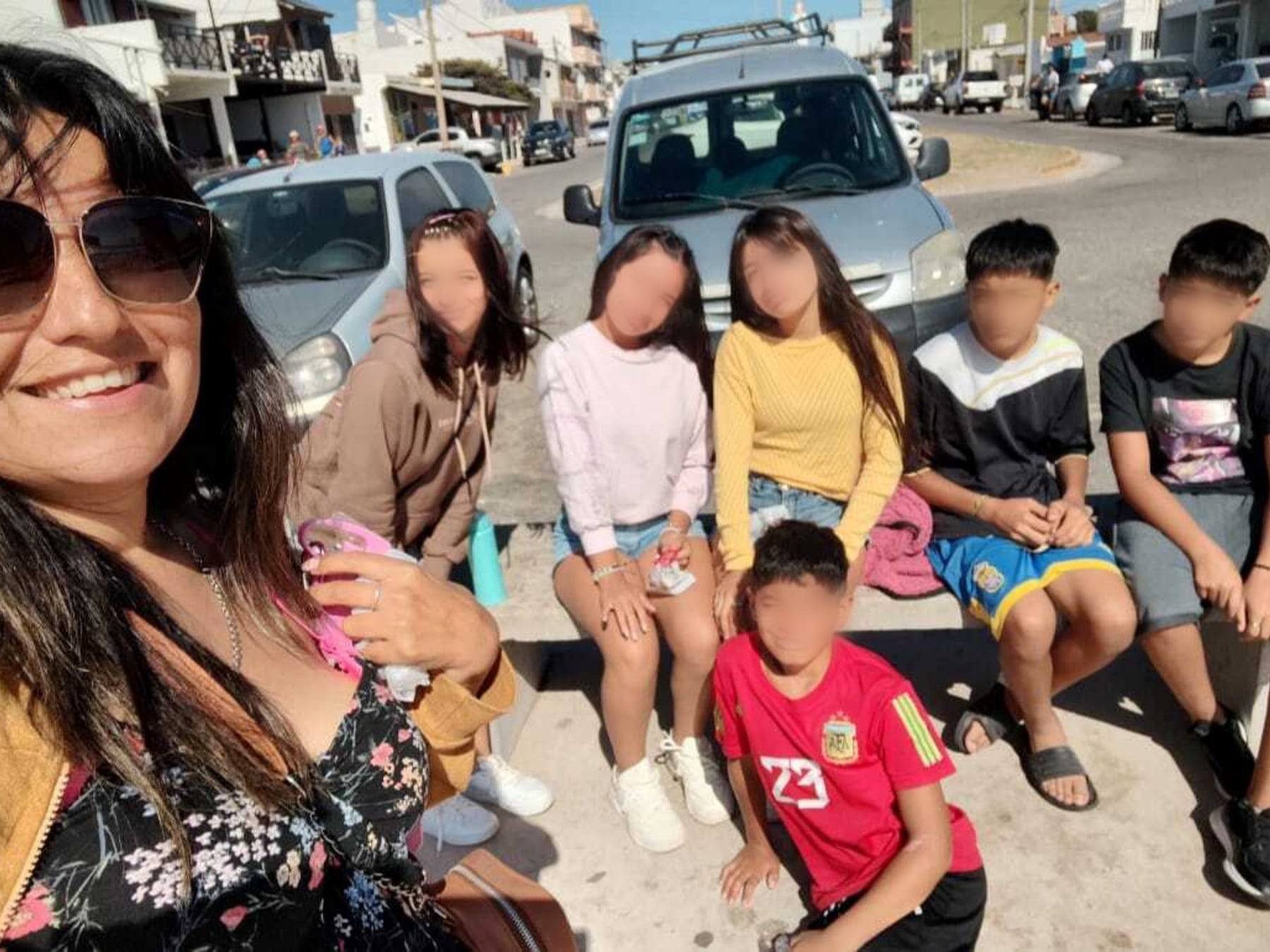 De maestra a mamá de siete: la historia de María Laura y los seis hermanos que la eligieron en un recreo
