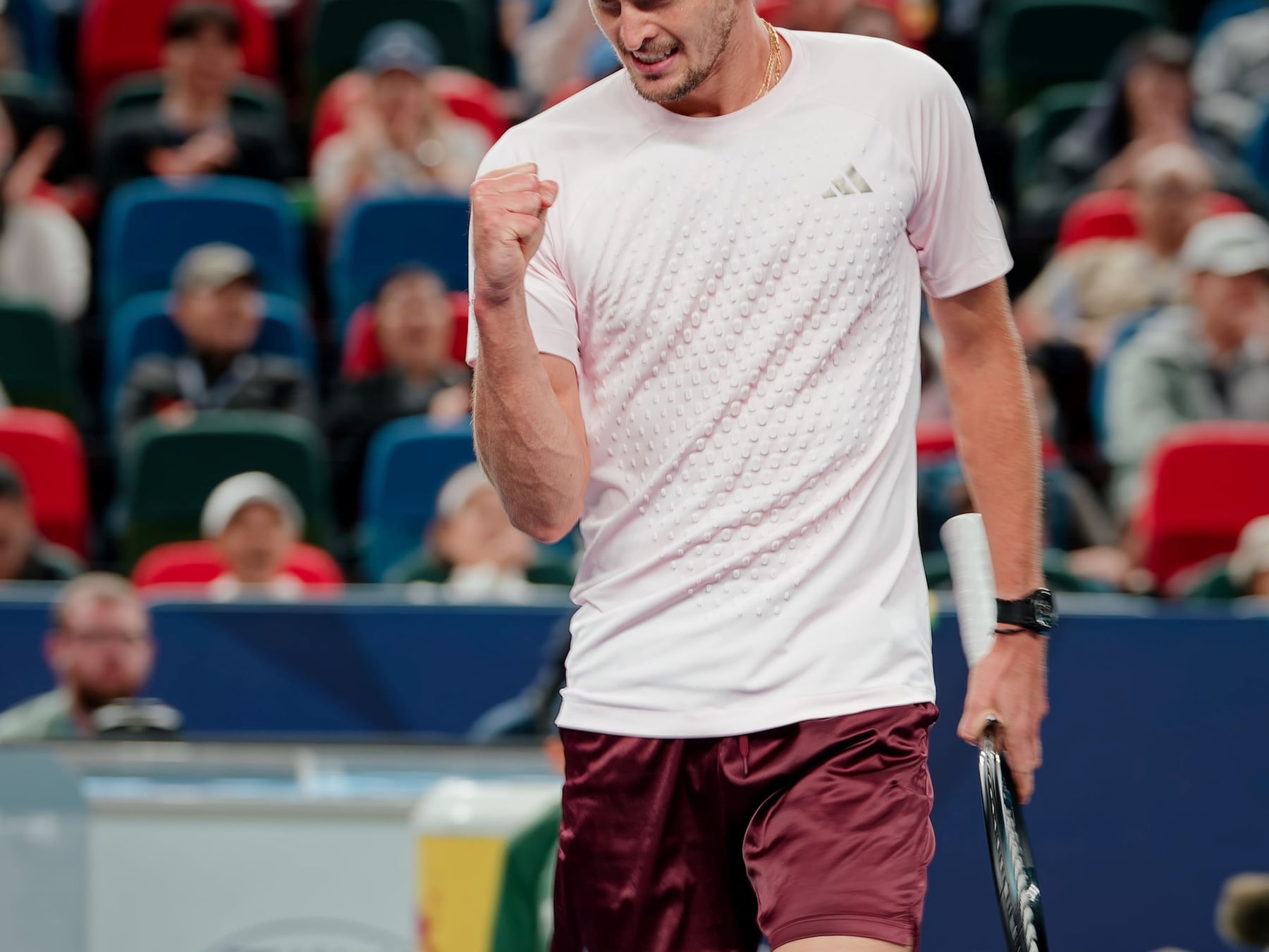 Zverev barrió a De Miñaur y va por Davidovich Fokina en Shanghái