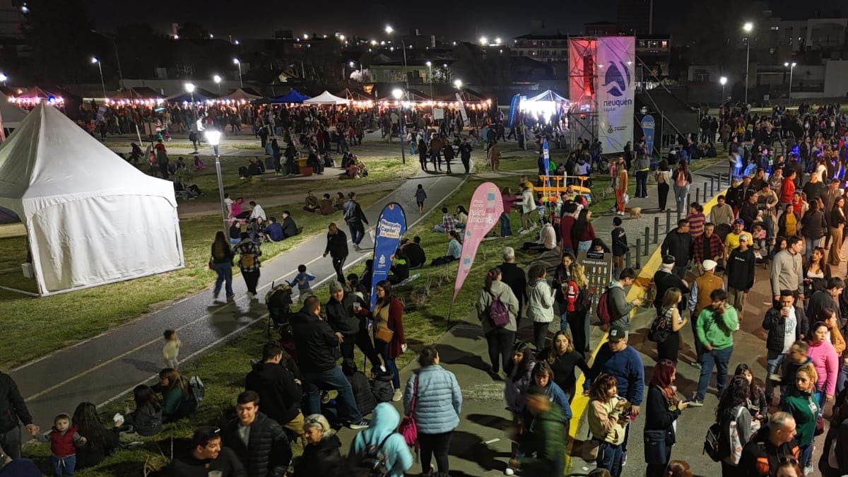 Con más de 170 puestos y un escenario a cuatro caras, el Parque Jaime de Nevares se viste de festejo por el Mes de la Madre