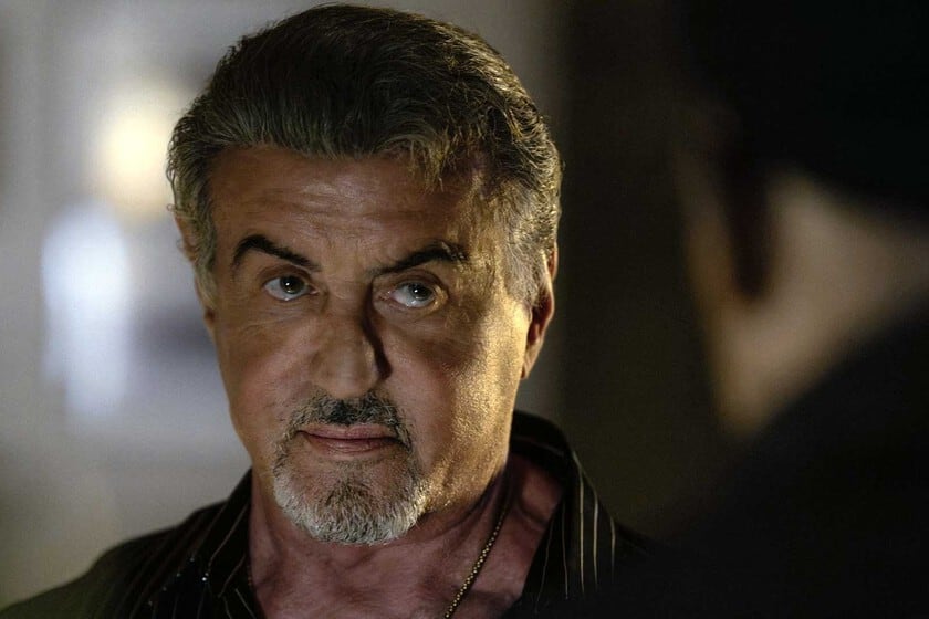 La vez que Sylvester Stallone estuvo a punto de colgarse la capa de Batman en un galpón sin dinero