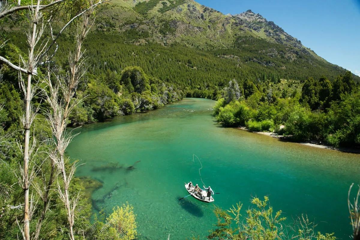 Pesca deportiva en Neuquén: la provincia ya vende los permisos para una temporada que se extiende hasta 2027