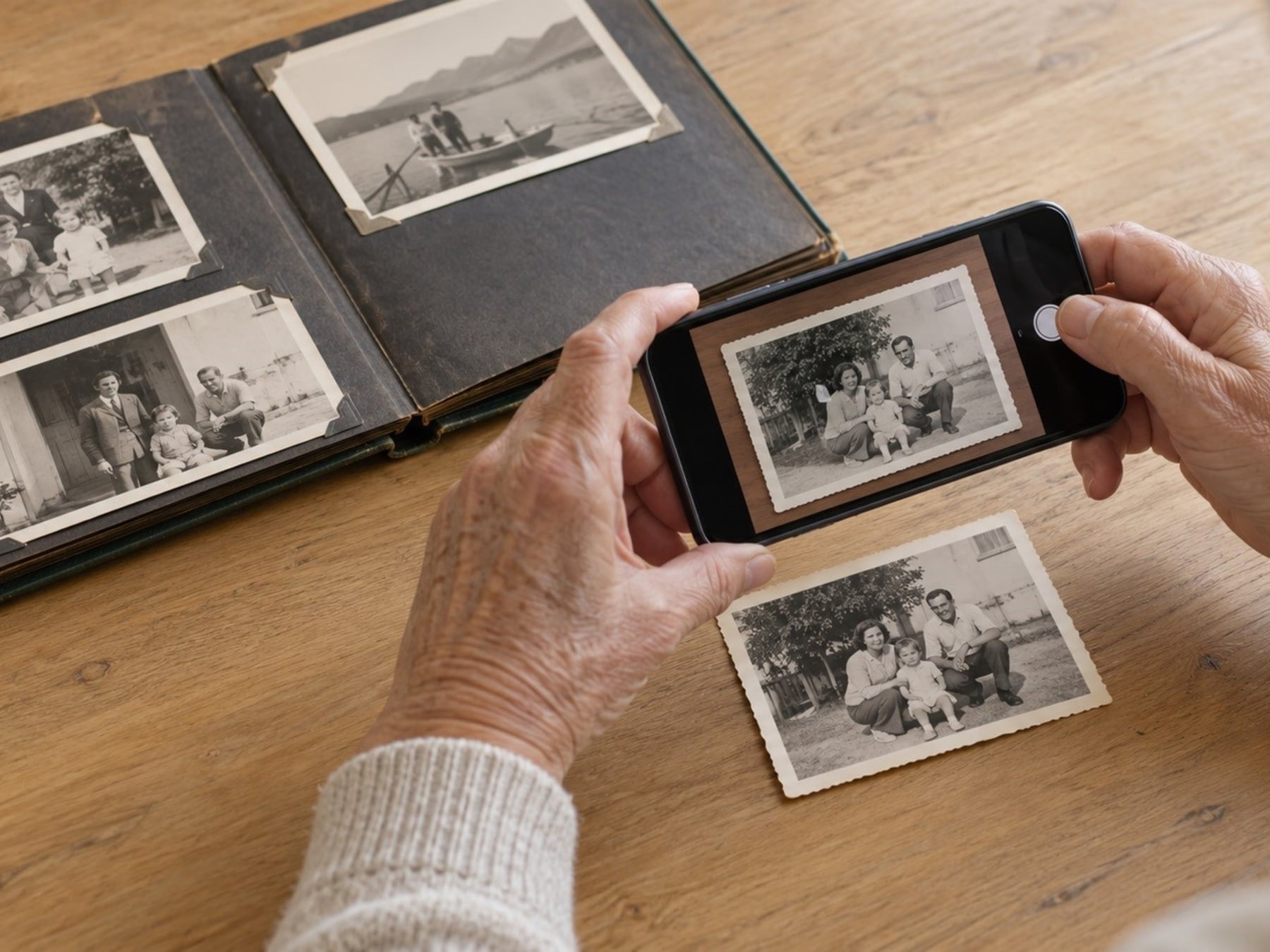 Del álbum a la nube: cómo pasar las fotos de papel al celular sin perderlas en el intento