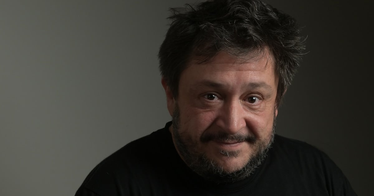 Dieciocho ahorristas se plantan ante Hernán Casciari y le piden explicaciones en Tribunales