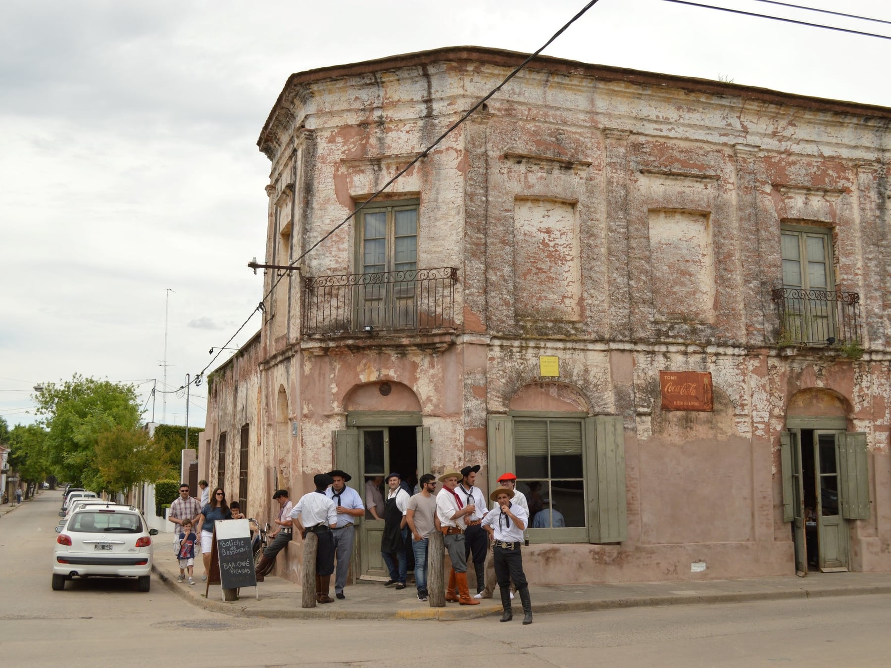 San Antonio de Areco reconfigura su perfil artesanal con diseñadores, joyeros de autor y una galería a cielo abierto