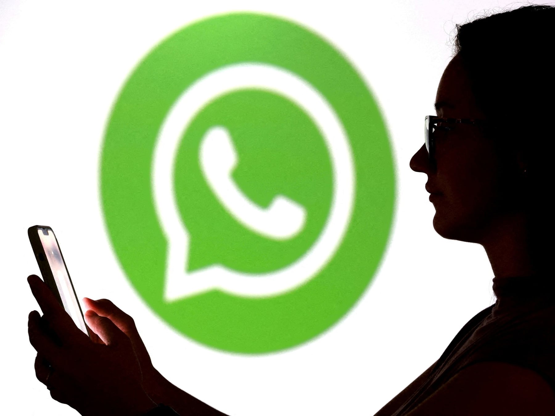 Cómo detectar y cerrar accesos no autorizados en WhatsApp
