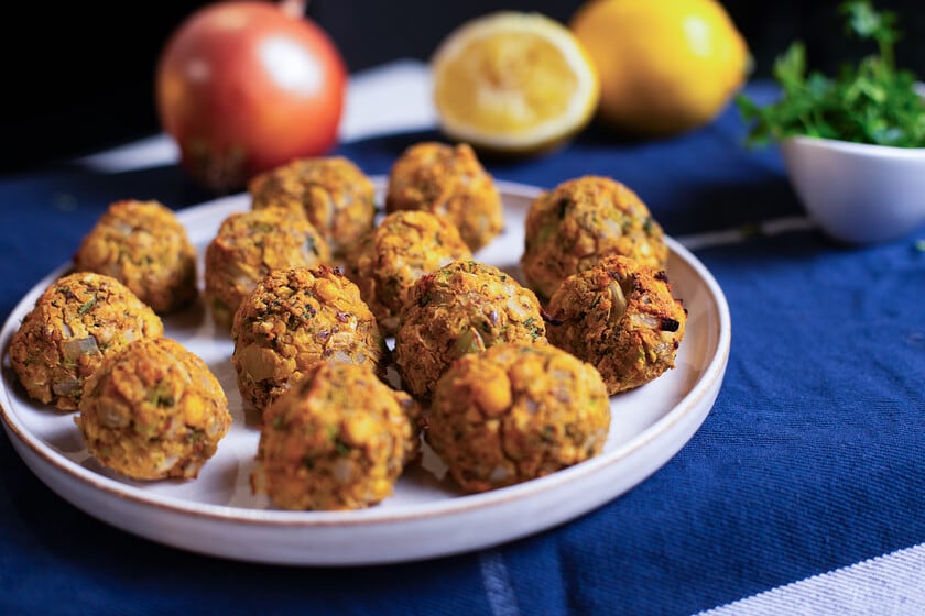 Bolitas veganas de garbanzos y brócoli: la cena que parece más complicada de lo que es