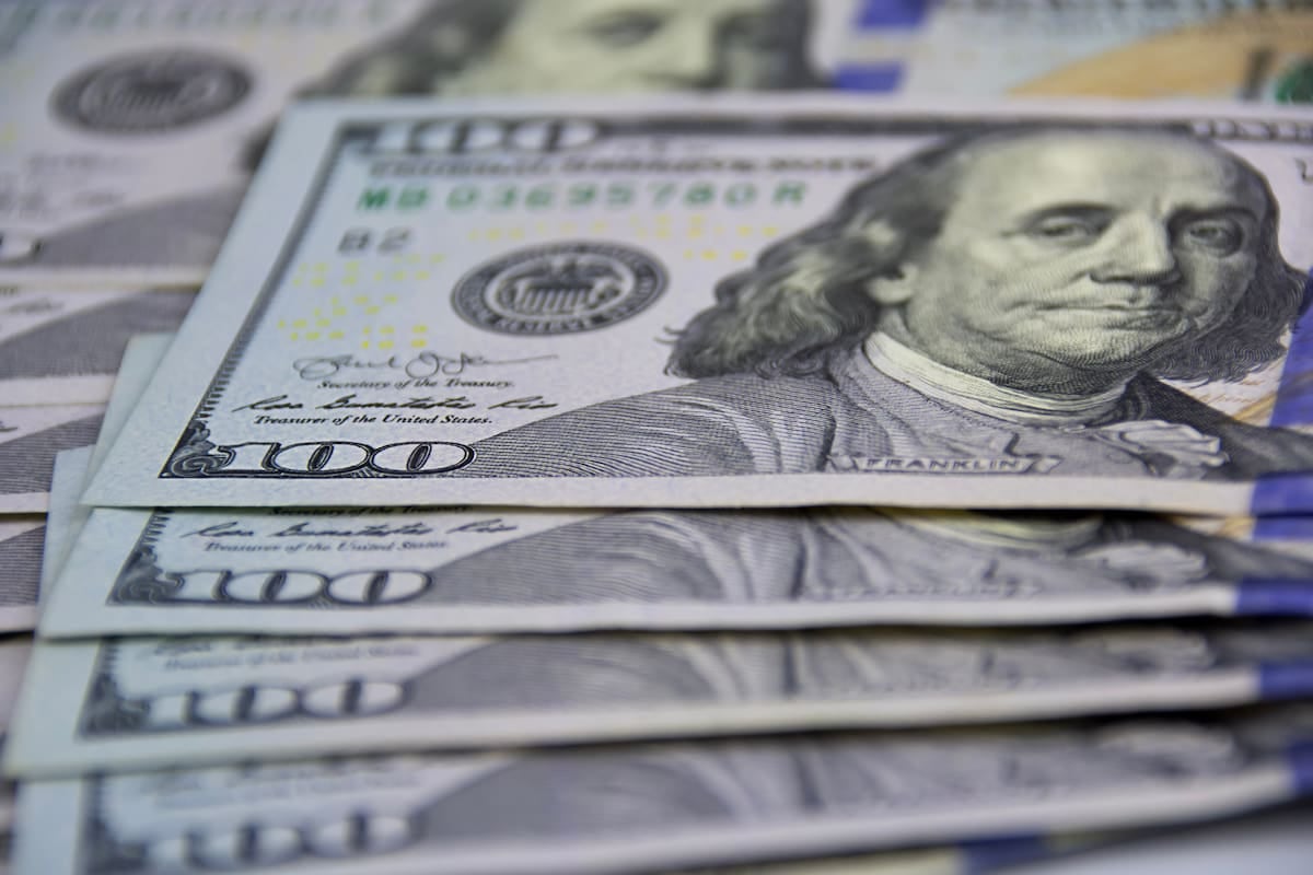 El dólar mantiene precios de referencia y la inflación mensual sube al 1,9%